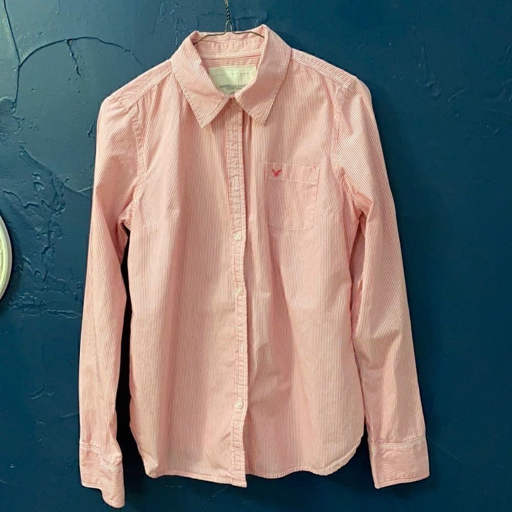 🎁American Eagle Outfitters Button Down shirt Size 8!!